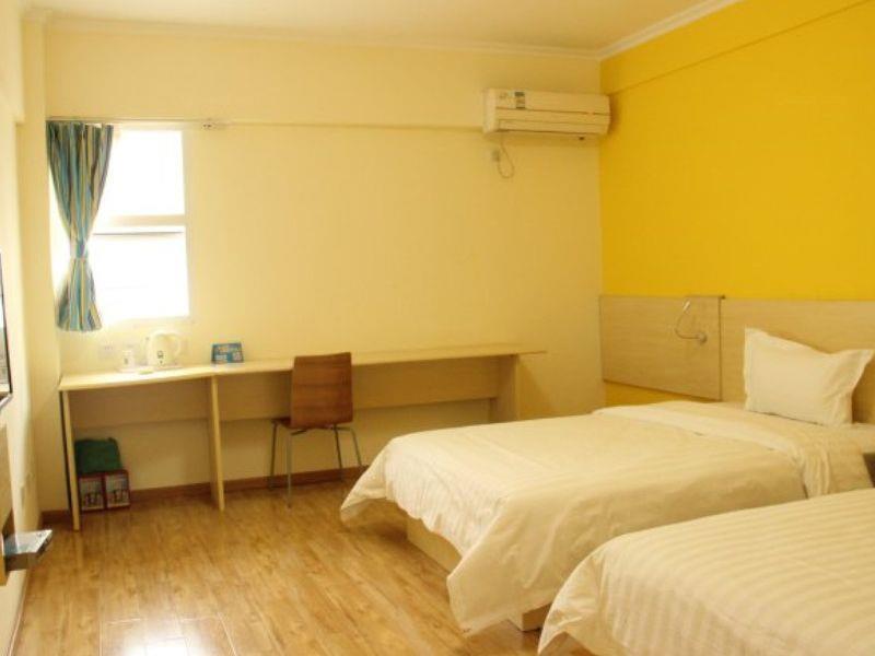 7Days Inn Chengdu Sichuan Normal University Chenglong Campus, Jingji Harbor Экстерьер фото