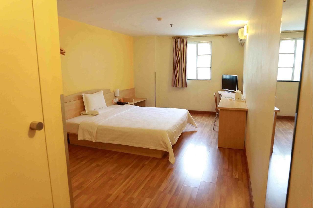 7Days Inn Chengdu Sichuan Normal University Chenglong Campus, Jingji Harbor Экстерьер фото